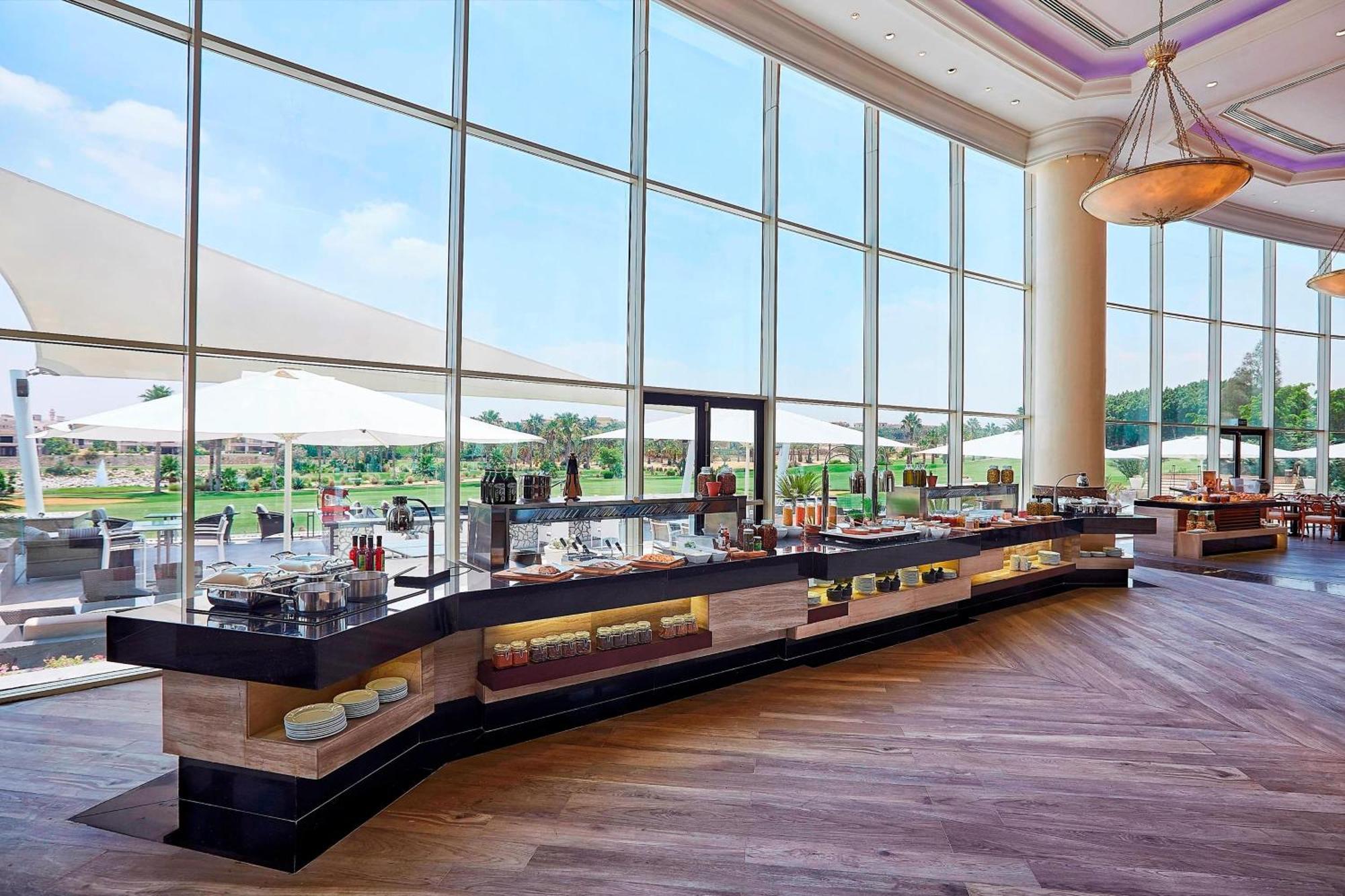 Jw Marriott Hotel Kairo Bagian luar foto The Westin buffet