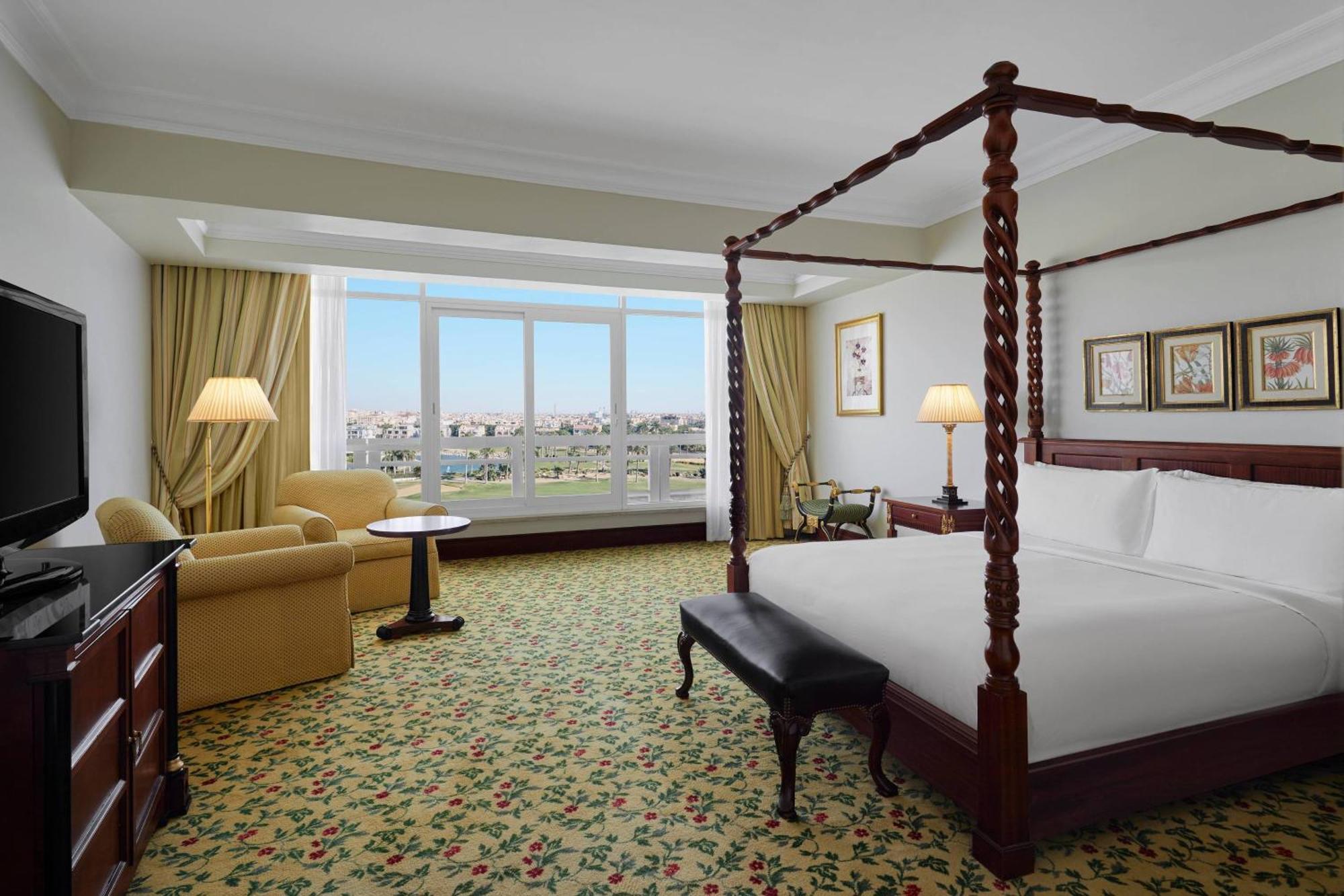 Jw Marriott Hotel Kairo Bagian luar foto A bedroom at the hotel
