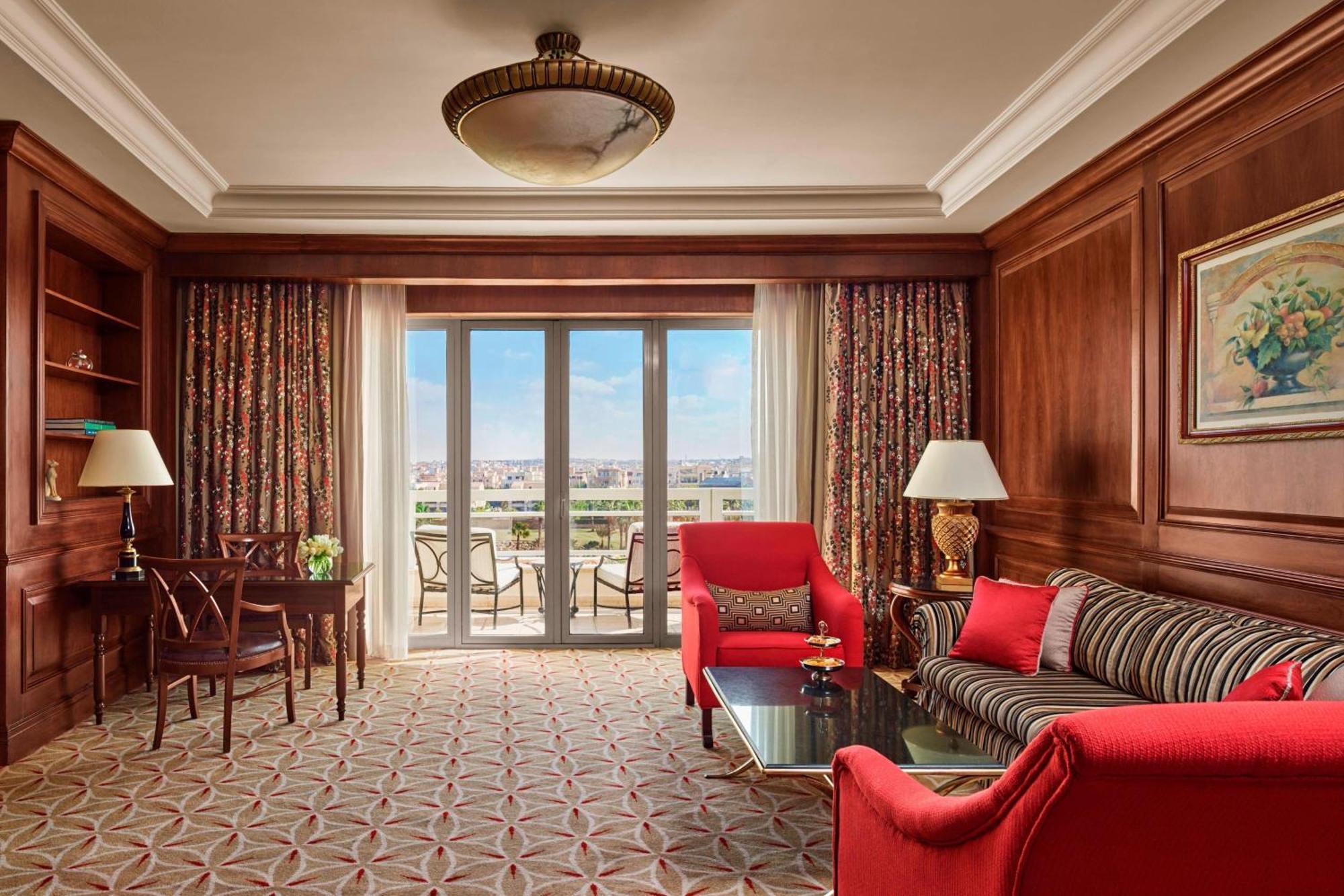 Jw Marriott Hotel Kairo Bagian luar foto A suite at the Four Seasons Hotel, Cairo