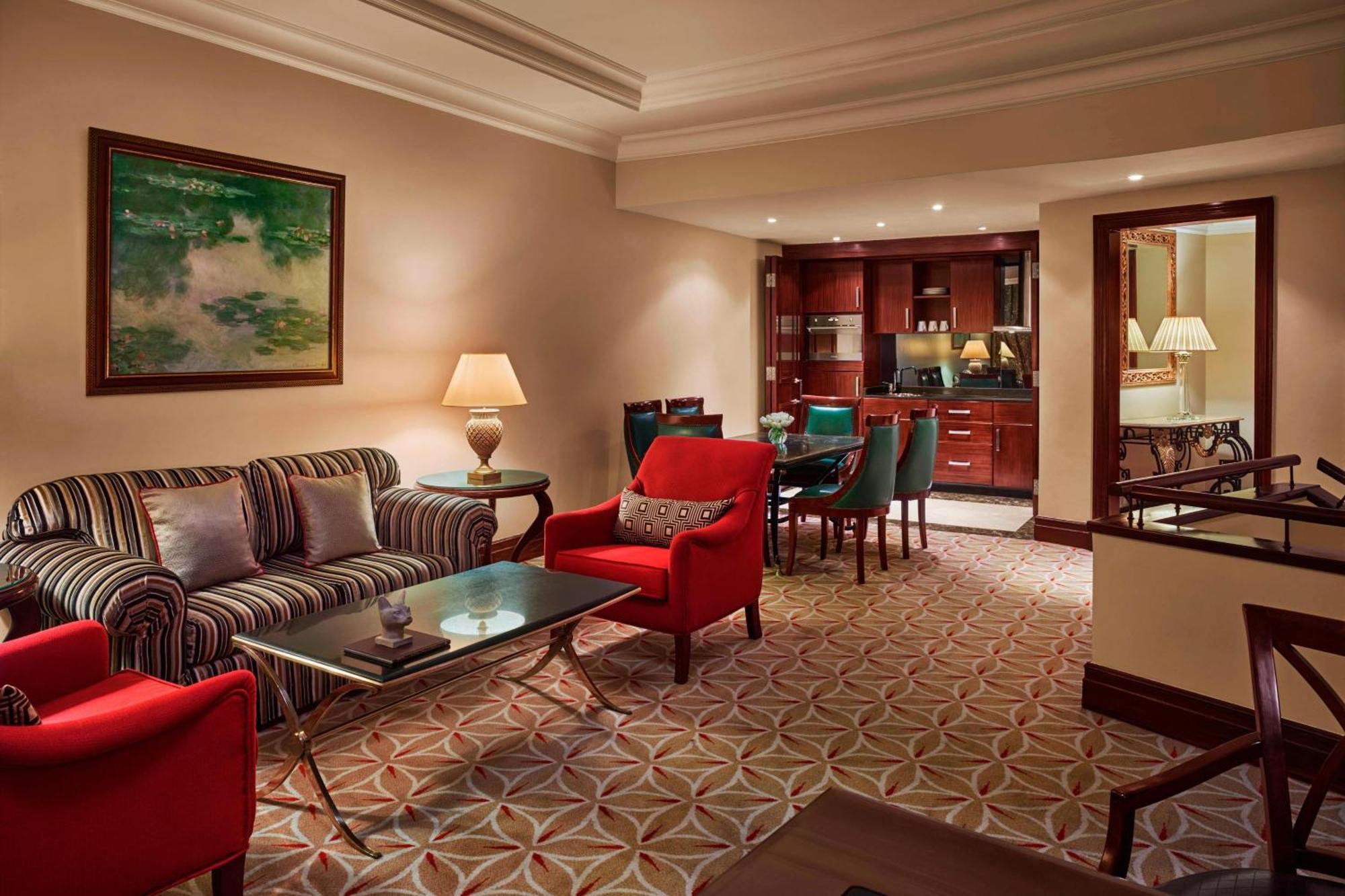 Jw Marriott Hotel Kairo Bagian luar foto A suite at the Four Seasons Hotel, Mumbai